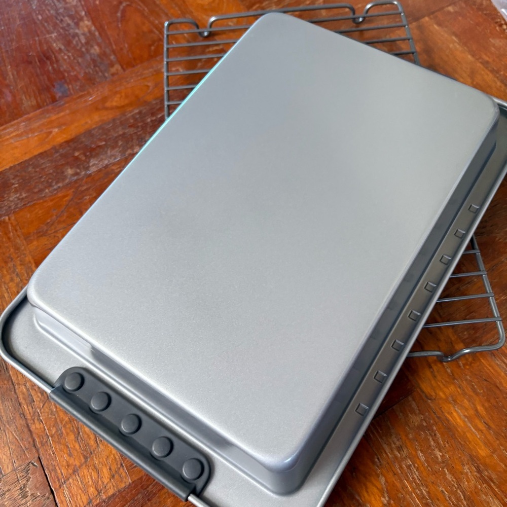 Anolon nonstick premium Gray 9x13” pan - Picture 9 of 13